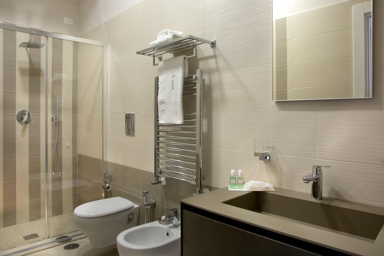 Naplesuite Luaran gambar