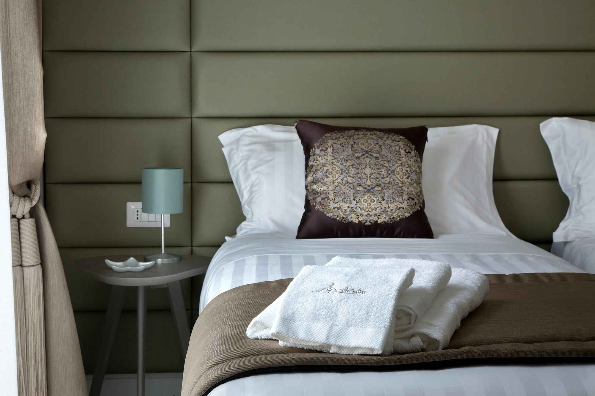 Naplesuite Luaran gambar
