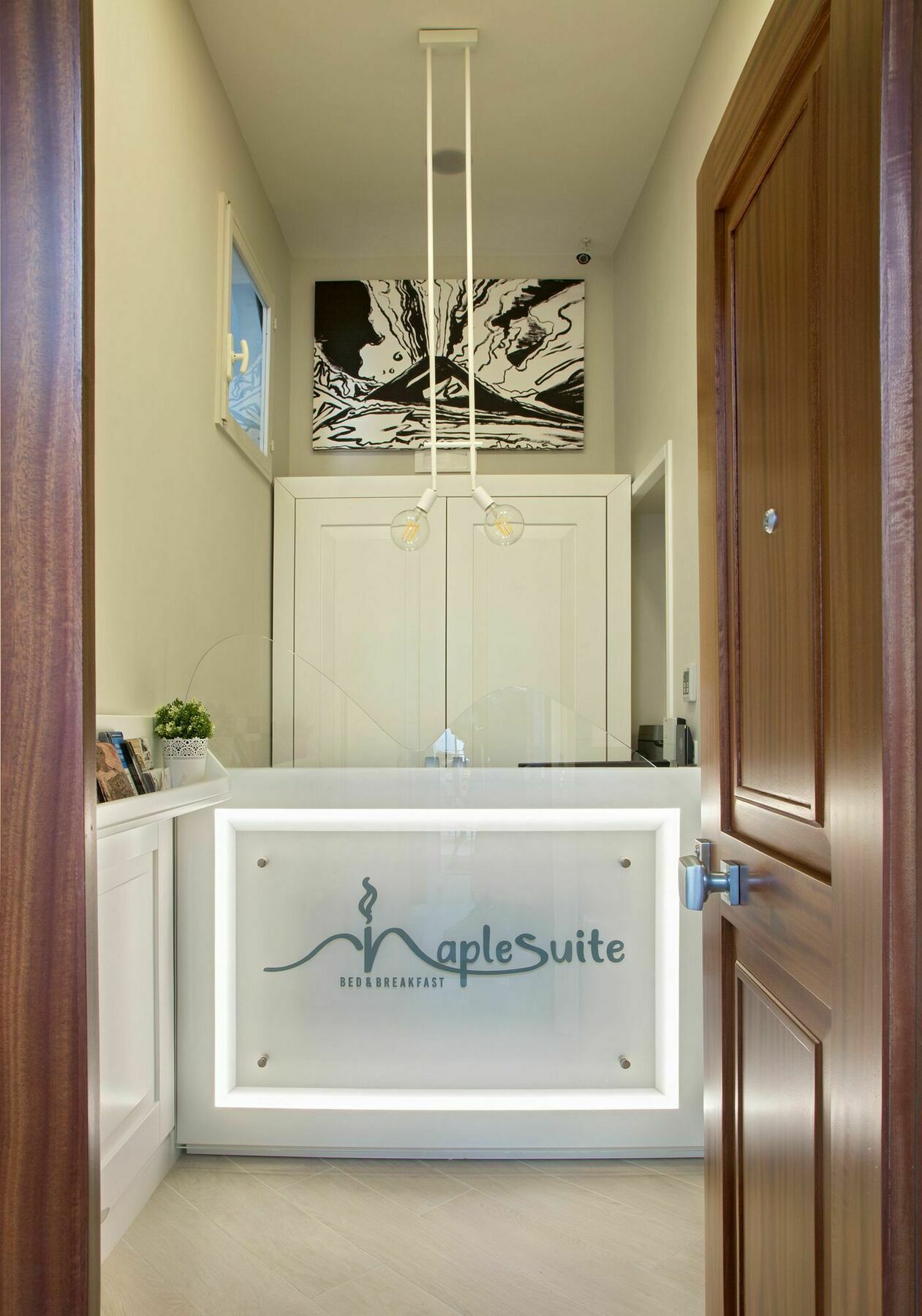 Naplesuite Luaran gambar